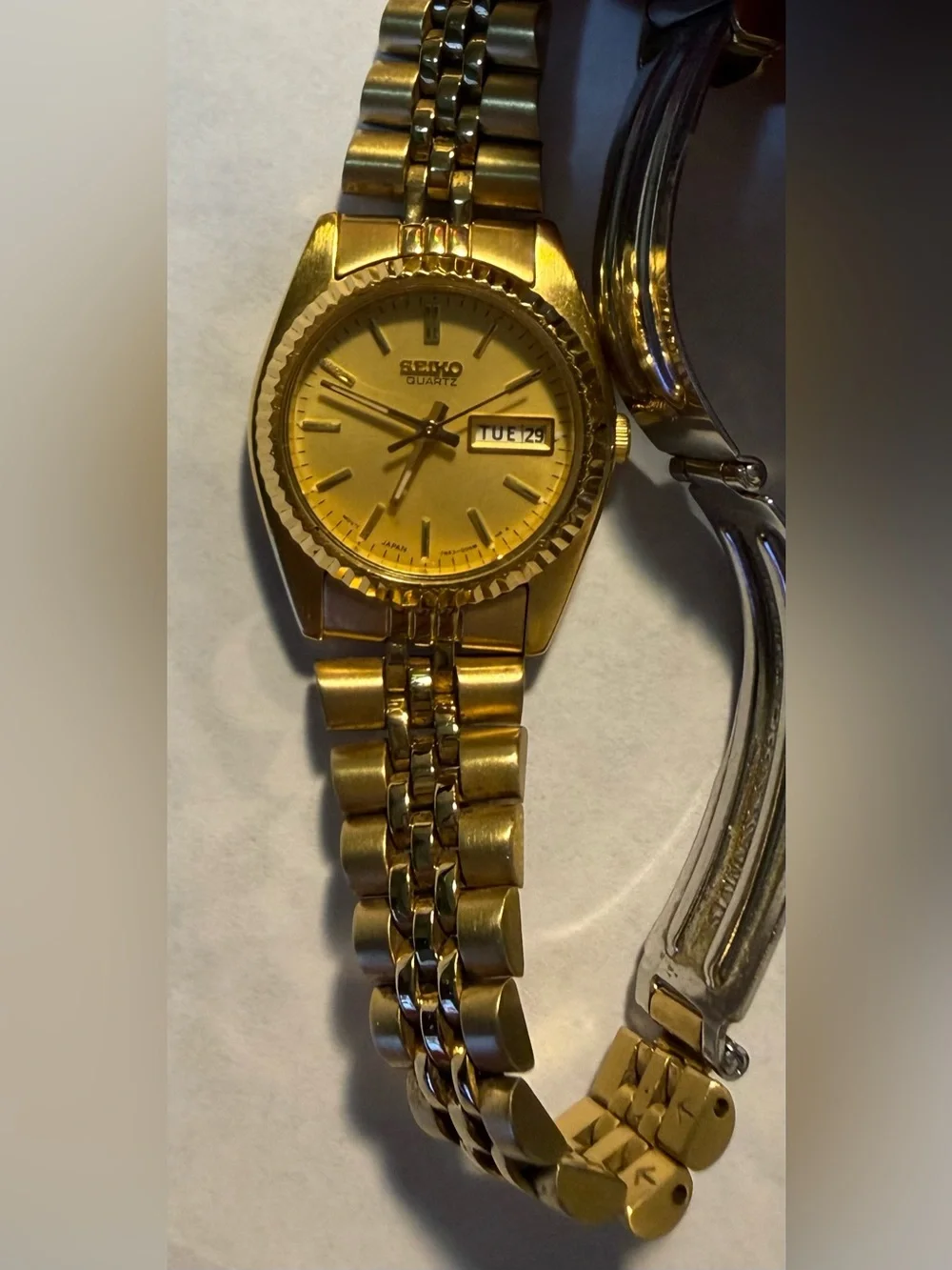 Seiko 7N83-0041 Gold On Gold Day Date Womens 6.5 Adjustable Watch New Battery :)